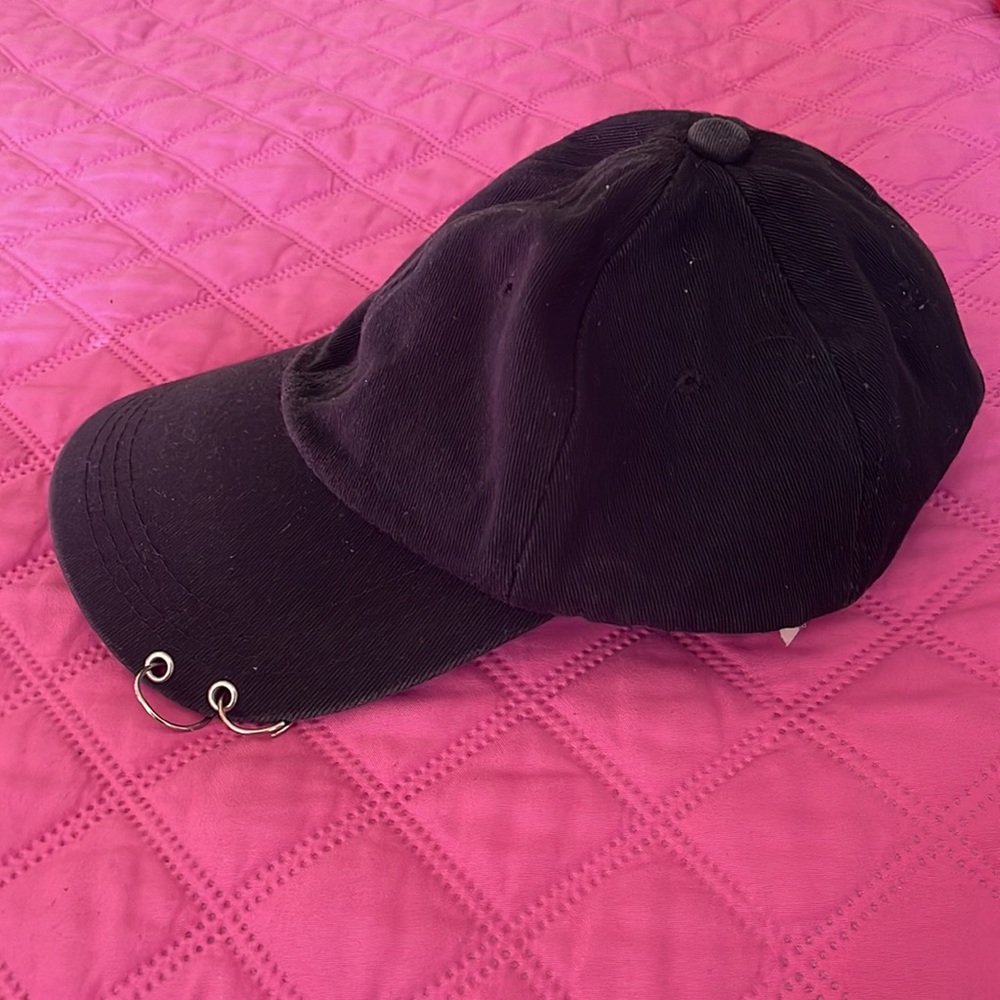 Black Hat with Rings - Picture 2 of 2